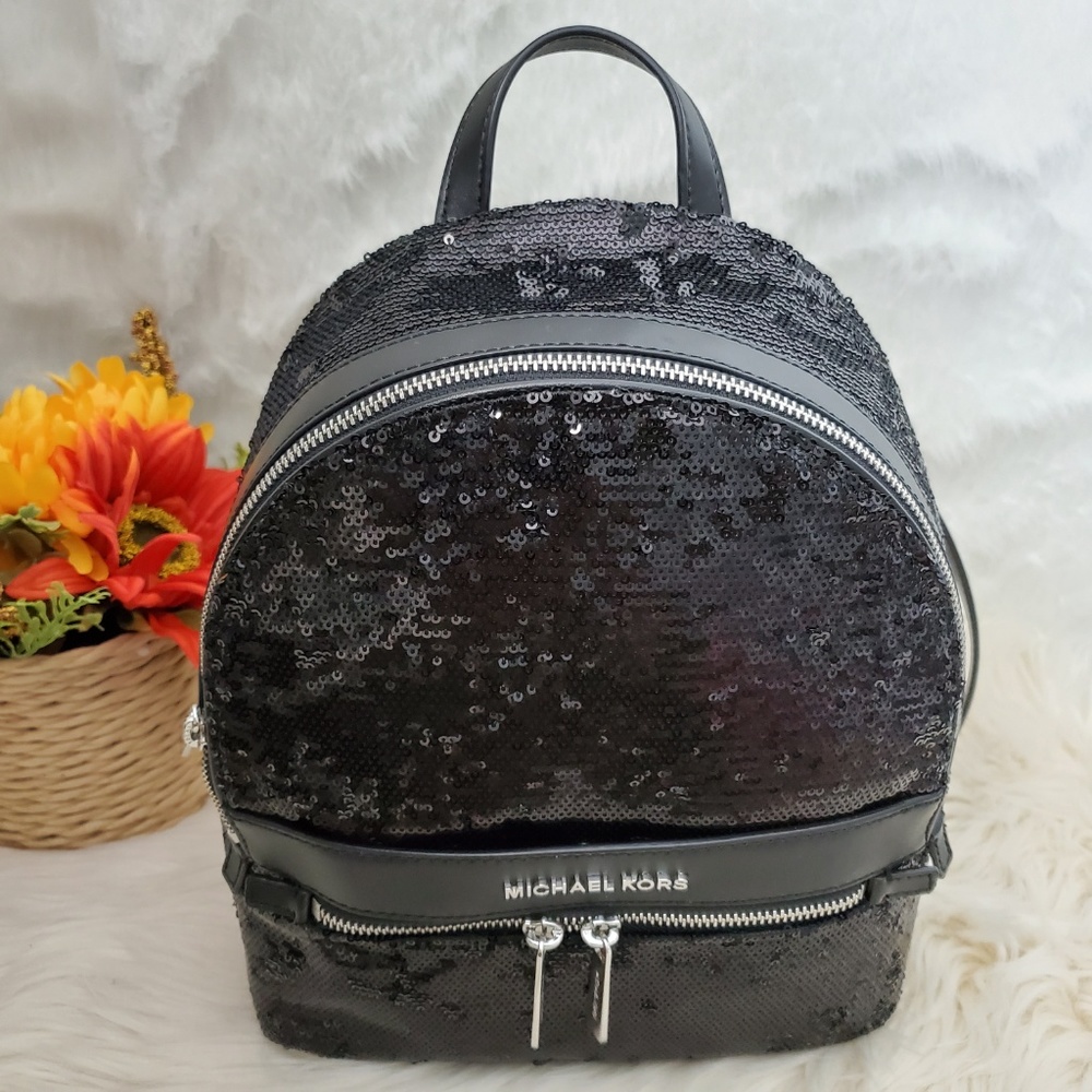 💥SALE💥 MICHAEL KORS KENLY MEDIUM SEQUIN BACKPACK - Picture 2 of 6